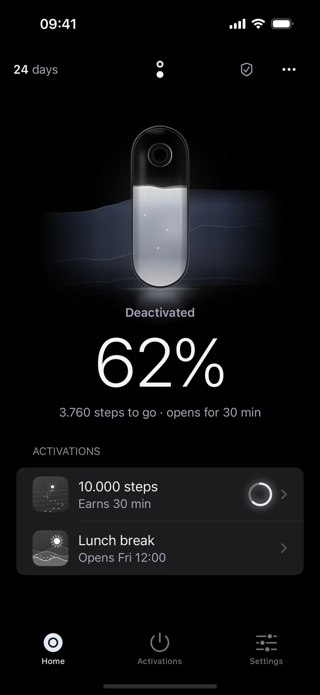 De:activate's home screen: the vessel 62 percent full, Deactivated, 3,760 steps to go before Social opens for 30 minutes.